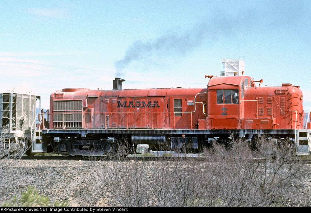 SMA #2 lettered for Magma Copper pushes empty train toward mine (packset op)
